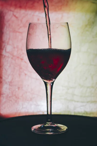 Bardakta kırmızı şarap. — Stok fotoğraf