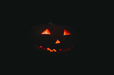 Cadılar bayramı balkabağı karanlıkta