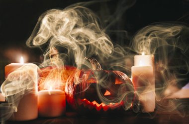 Cadılar bayramı balkabağı karanlıkta