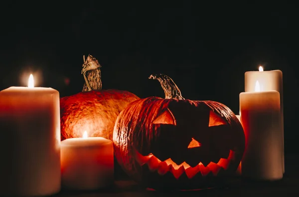 Halloween-Kürbis im Dunkeln — Stockfoto