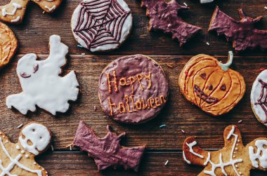 Cadılar Bayramı çerezleri masada