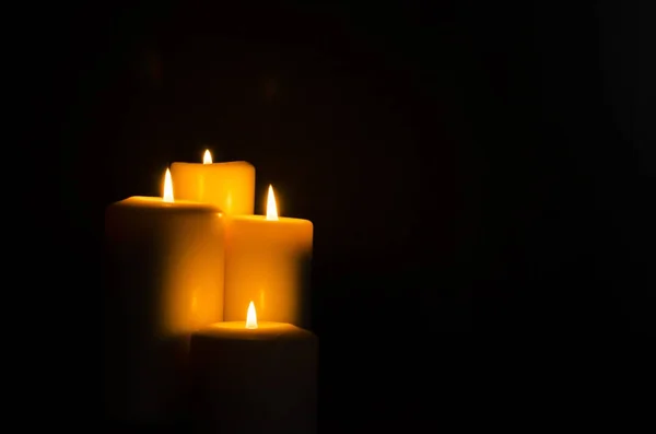 Požární svíčka v černém — Stock fotografie