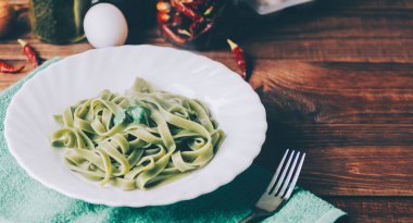 Yeşil makarna ıspanak ile 