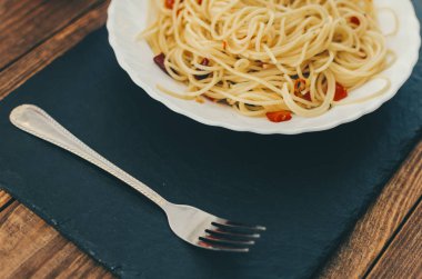 Kırmızı biberli makarna