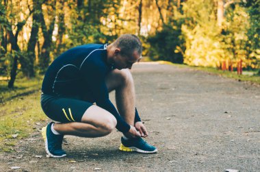 Ayakkabı bağcığı kadar bağları