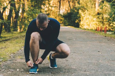Ayakkabı bağcığı kadar bağları