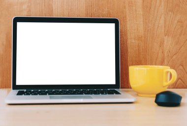 dizüstü bilgisayar masada