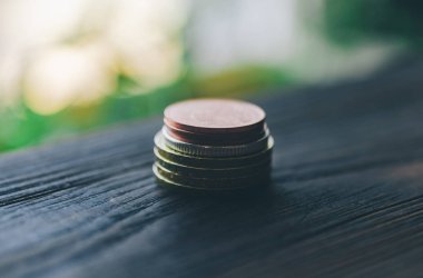 tablo üzerinde paralar