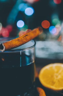 Bardaklarda mulled şarap