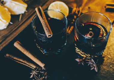 Gözlük mulled şarap ile