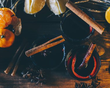 Gözlük mulled şarap ile