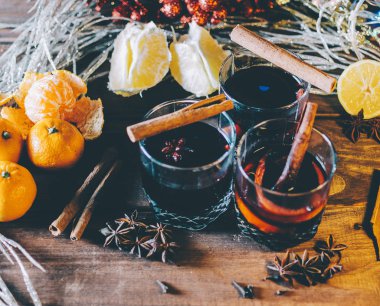 Gözlük mulled şarap ile