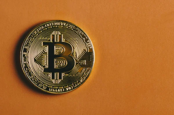 Bitcoin en la mesa —  Fotos de Stock