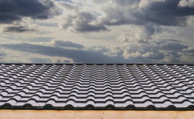 çatı ve gökyüzü