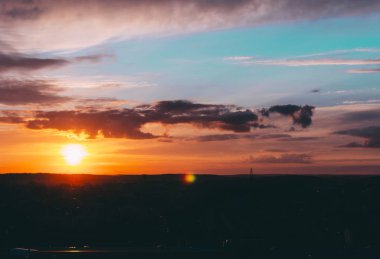 Gökyüzü günbatımı zamanında