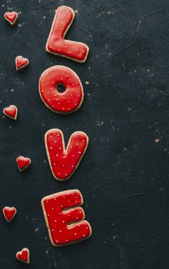 Kırmızı kalp kurabiye