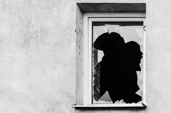Velha janela danificada Imagens De Bancos De Imagens