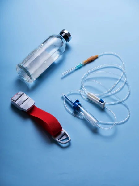 Glass Medicine Bottle Syringe Injection Dropper System Blue Background Isolation — Stock Photo, Image