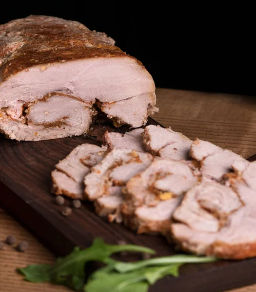 Gehaktbrood Met Groenten Kruiden Een Houten Plank Een Grijze Houten — Stockfoto