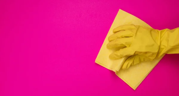 Mitarbeiter Hand Hand Gummischutzhandschuh Mit Mikrofasertuch Hausmädchen Oder Hausfrauen Kümmern — Stockfoto