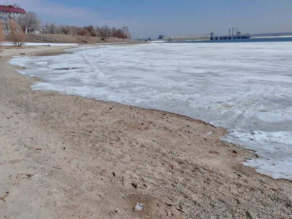 Hielo de primavera en el mar —  Fotos de Stock