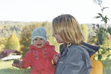 Anne ve çocuk doğa