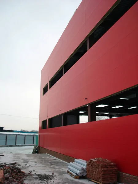 Bau rotes Industriegebäude — Stockfoto