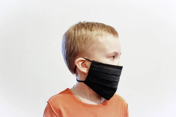 Jongen Een Beschermend Masker — Stockfoto