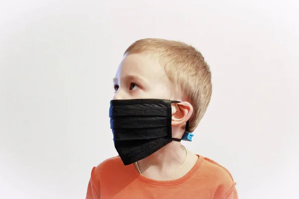 Jongen Een Beschermend Masker — Stockfoto