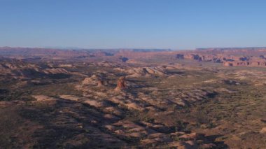 Güzel gün doğumu sırasında sabah hava video Utah Arches National Park.
