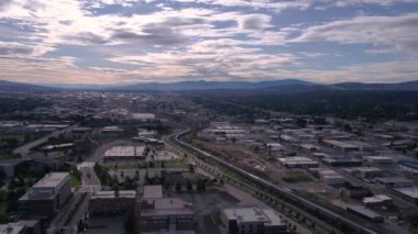 Şehir merkezindeki Spokane güneşli bir hava video