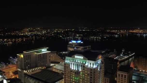 Vídeo Aéreo Del Centro Norfolk Por Noche — Vídeos de Stock