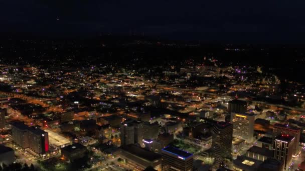 Aerial Video Downtown Spokane Nattetid — Stockvideo