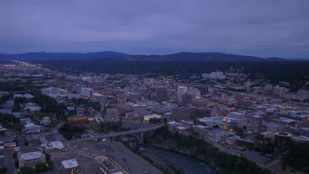 Vídeo Aéreo Del Centro Spokane Por Noche — Vídeos de Stock