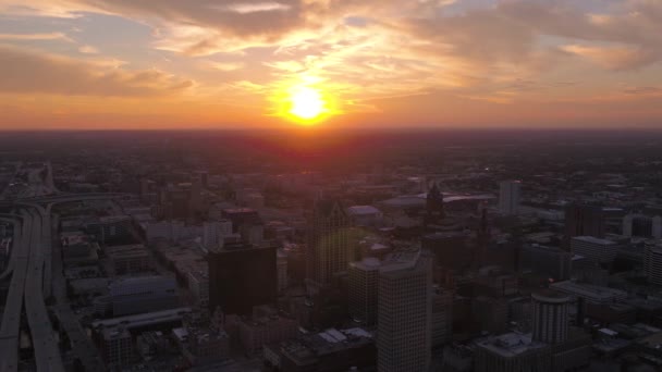 Video Udara Dari Pusat Kota Milwaukie Pada Matahari Terbenam — Stok Video