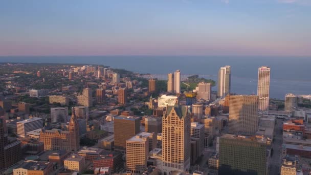 Vídeo Aéreo Centro Milwaukie Pôr Sol — Vídeo de Stock