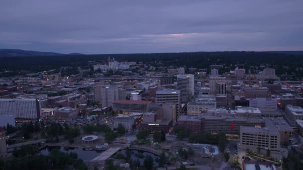 Aerial Video Downtown Spokane Nattetid — Stockvideo