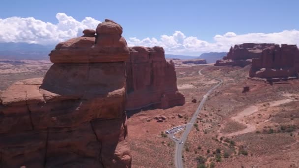 Vídeo Aéreo Del Parque Nacional Arches Utah Hermoso Día Soleado — Vídeos de Stock
