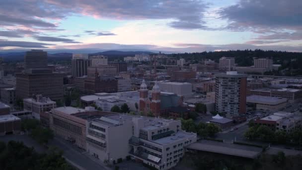 Aerial Video Downtown Spokane Vid Soluppgången — Stockvideo