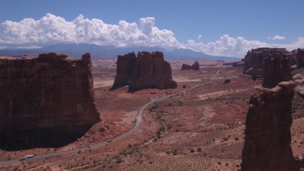 Vídeo Aéreo Del Parque Nacional Arches Utah Hermoso Día Soleado — Vídeos de Stock