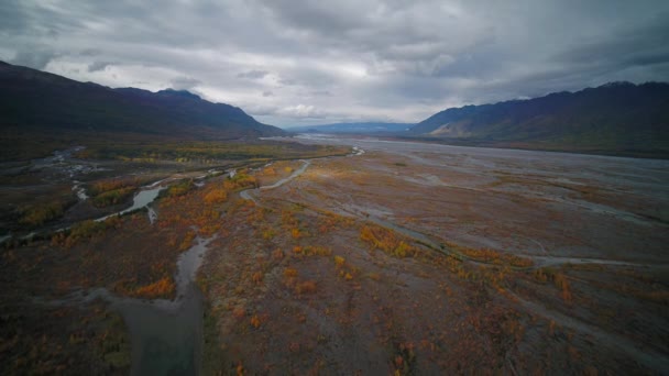 Aerial Video Vackra Kullar Och Berg Hösten Nära Knik Lodge — Stockvideo