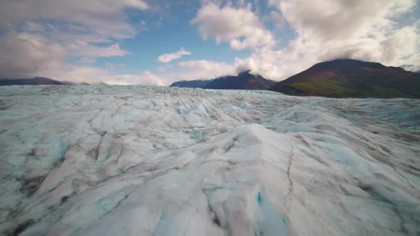 Aerial Video Vacker Blå Glaciären Upp Bergen Alaska — Stockvideo