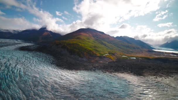 Aerial Video Vacker Blå Glaciären Upp Bergen Alaska — Stockvideo