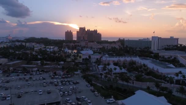 Εναέρια Βίντεο Του Νησιού Νασάου Στις Μπαχάμες Στο Ηλιοβασίλεμα — Αρχείο Βίντεο