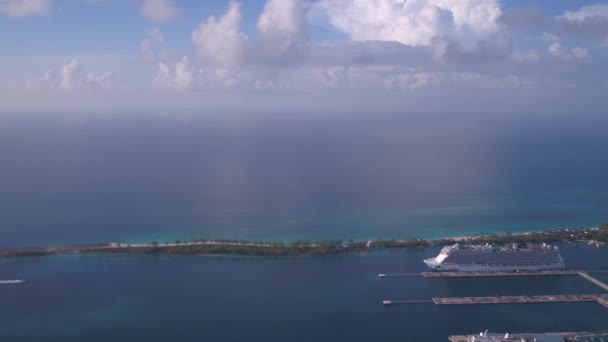 美しく晴れた日にバハマのナッソー島の空撮 — ストック動画