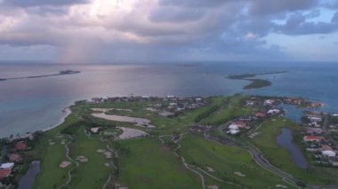 Bahamada ki o gün batımında Nassau adasının hava video.