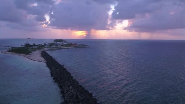 Video Udara Pulau Nassau Bahama Saat Matahari Terbenam — Stok Video