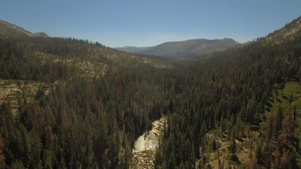 カリフォルニア州ヨセミテ国立公園の空撮 — ストック動画