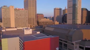 Gün batımında Hartford şehrin havadan video.