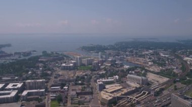 Şehir merkezinde Stamford ve liman hava video